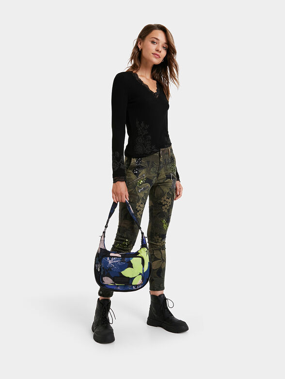Cargo pants with floral print - 4