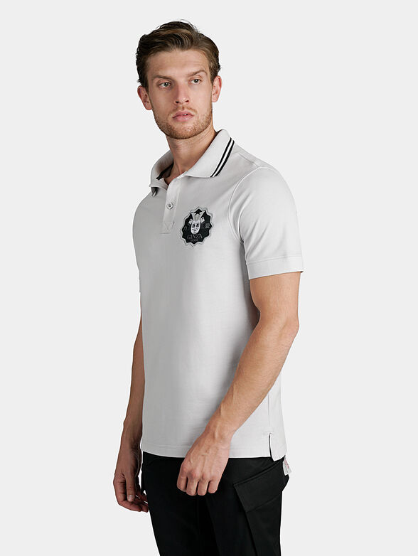 Grey polo-shirt with contrasting embroideries - 2