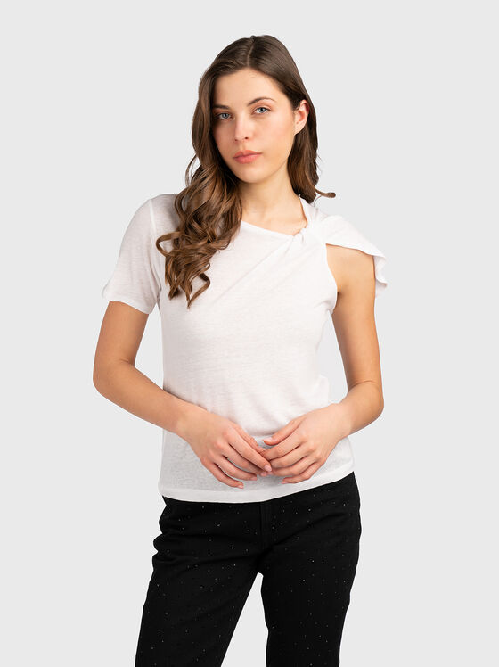 Бяла тениска HARMONY с акцентен ръкав - 1