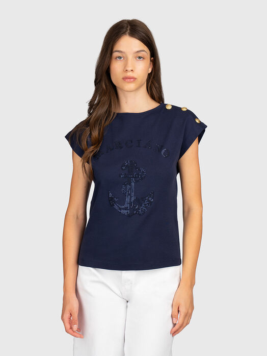 T-shirt with appliqu&eacute; sequins