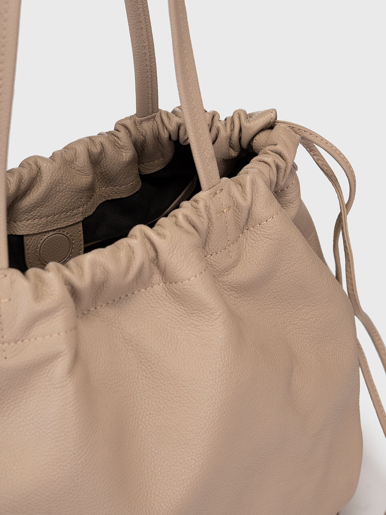 【送料&関税込】BY FAR Orange Nappa Leather Oslo Shopping Ba BY FAR Oslo Drawstring Tote Bag | Orange | FARFETCH