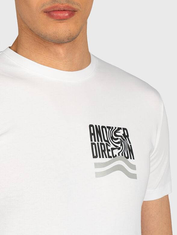 Slim fit t-shirt with attractive print - 2