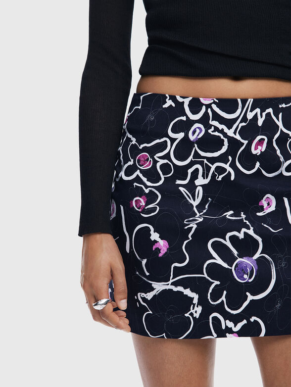 Mini skirt with floral print - 4