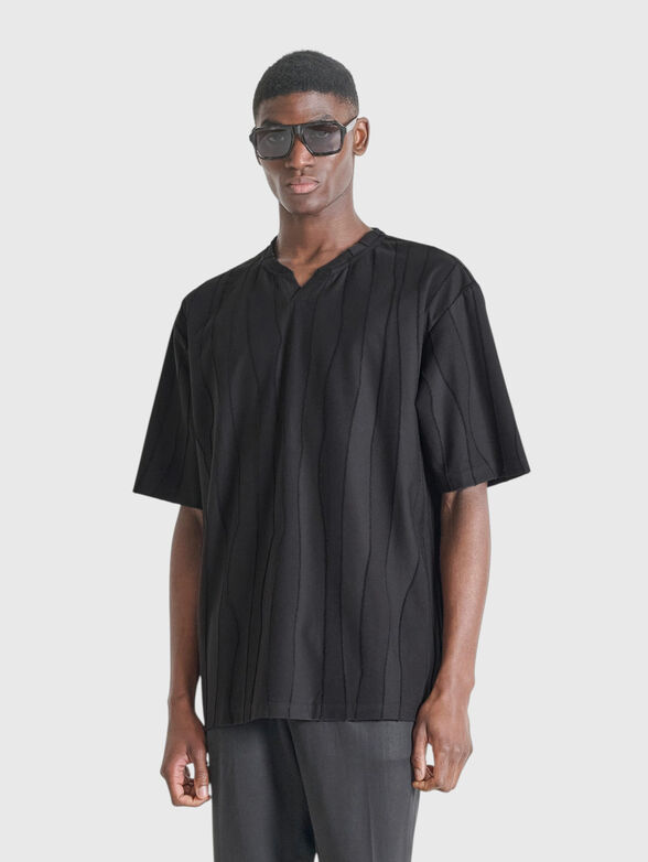 T-shirt with a V-neck - 1