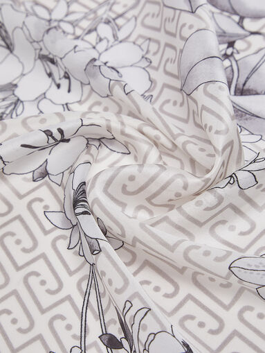 Square scarf with floral print - 4