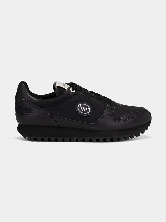 Черни спортни обувки с лого патч - 1