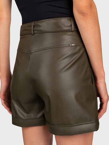 Leather shorts with belt - 3