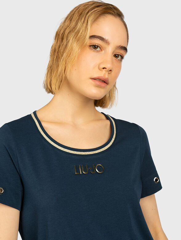 Blue t-shirt with gold-tone accents - 2