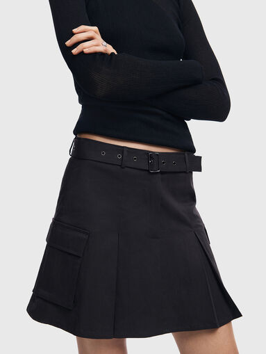 Pleated skirt in black  - 3