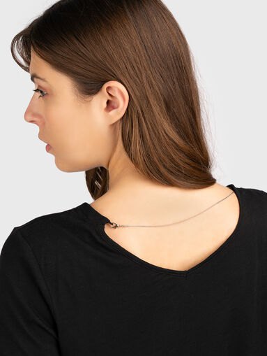 Black T-shirt with accent chain - 4