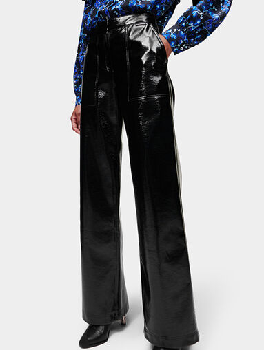 Trousers with lacquered effect - 4