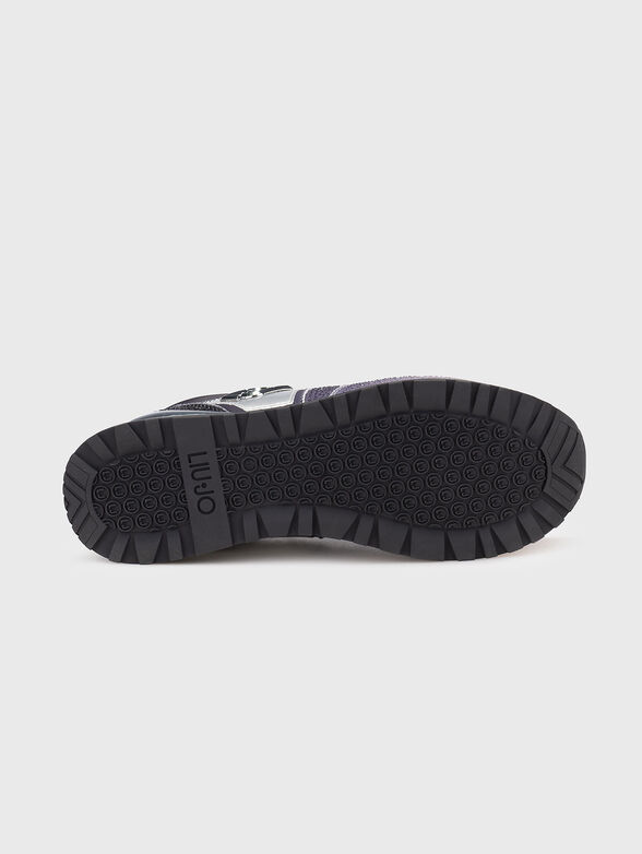 Sports shoes with logo - 5