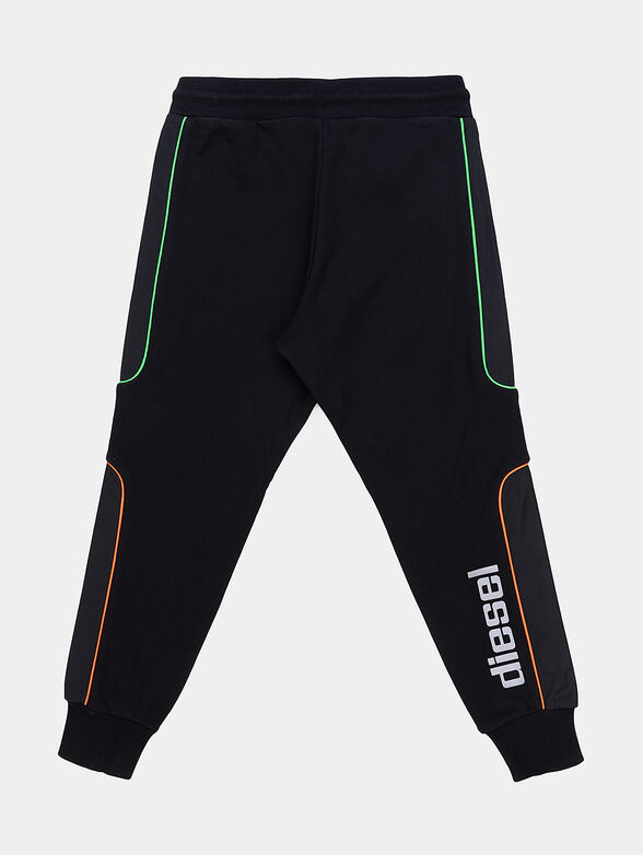 Sports pants with color accents - 2