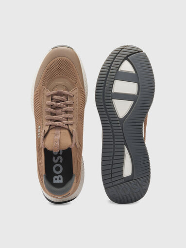 Black sports shoes with logo - 5