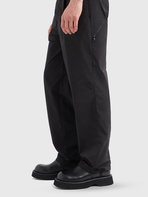 Trousers with zip pocket - 3