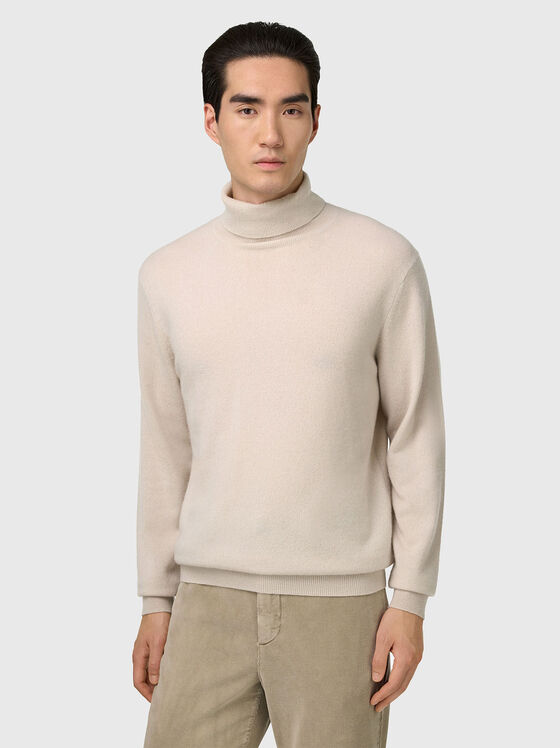 Кашмирен пуловер в бежов цвят  - 1