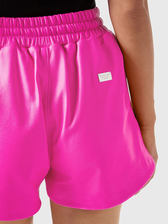 Leather shorts in fuxia  - 3