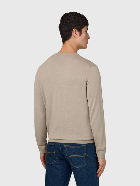 Wool sweater with oval neckline - 3