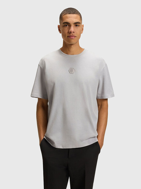 T-shirt with oval neckline in gray - 1