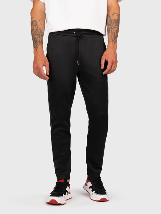 Sports trousers with logo edge
