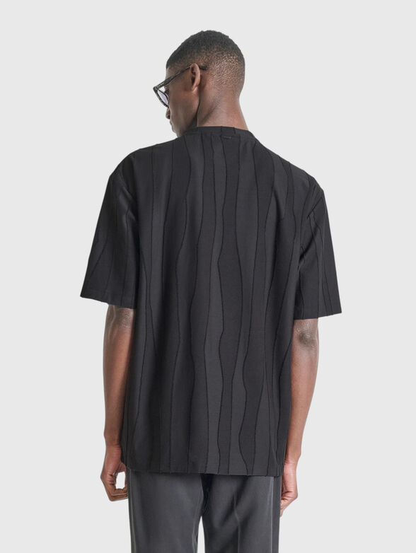T-shirt with a V-neck - 2