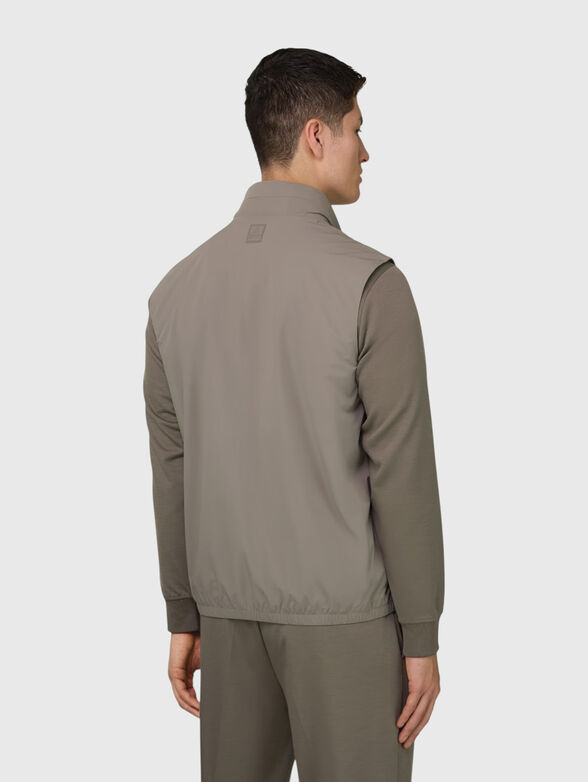 Vest with a detachable hood - 3