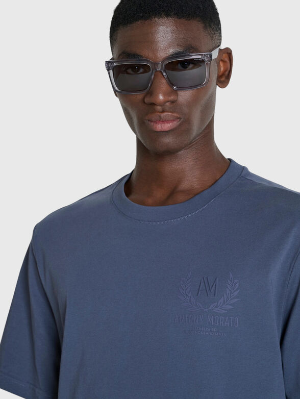 Cotton T-shirt with a design on the back - 4