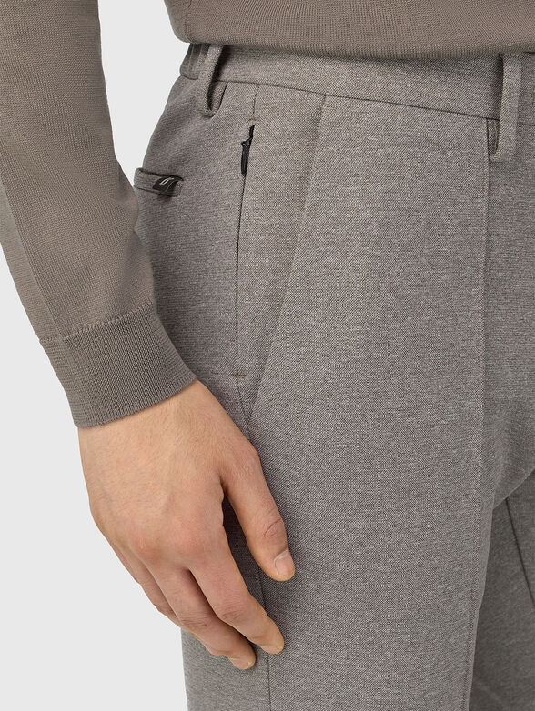 Sports pants with side pockets - 3