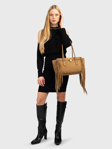 Knitted dress with bare shoulders - 5