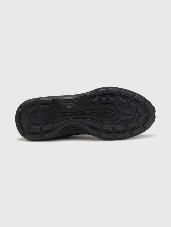 Black sports shoes with a logo detail - 5