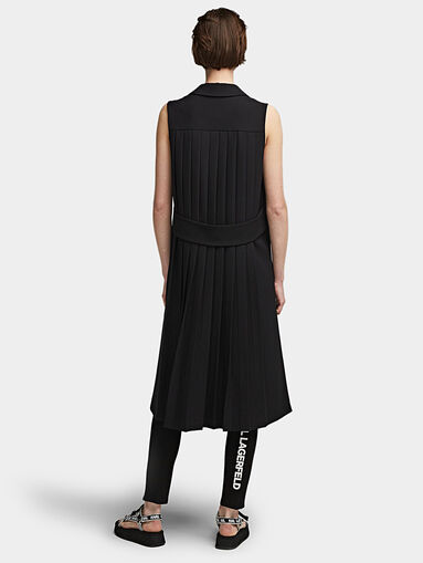 Black vest with pleated back - 4