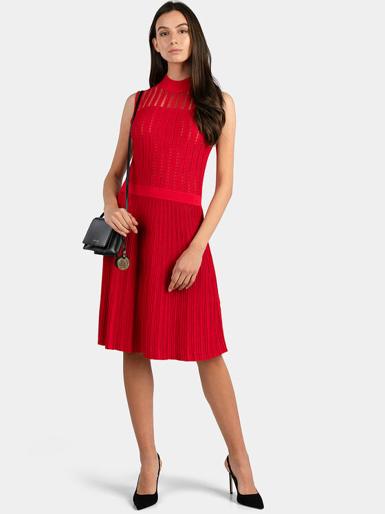 Червена рокля с лурекс нишки - 1