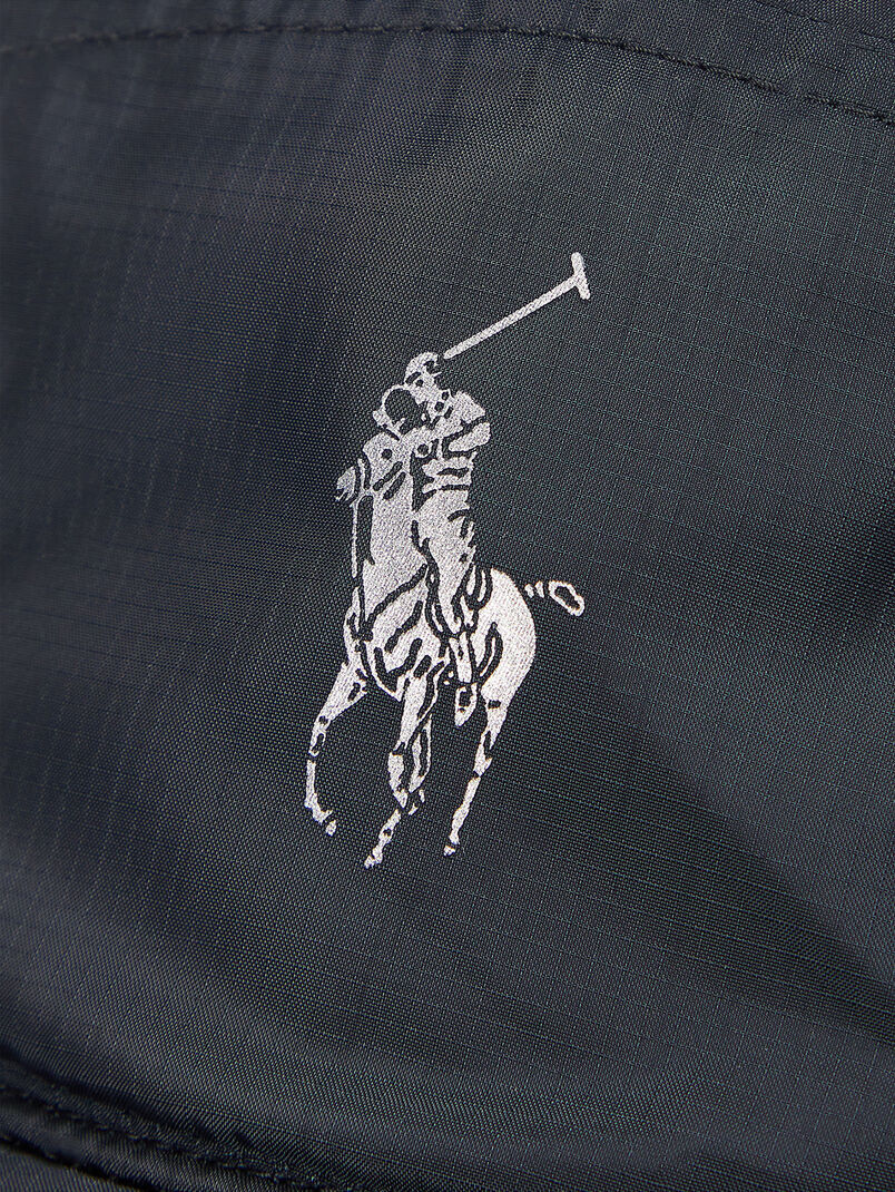 Cap with visor and logo details - 3