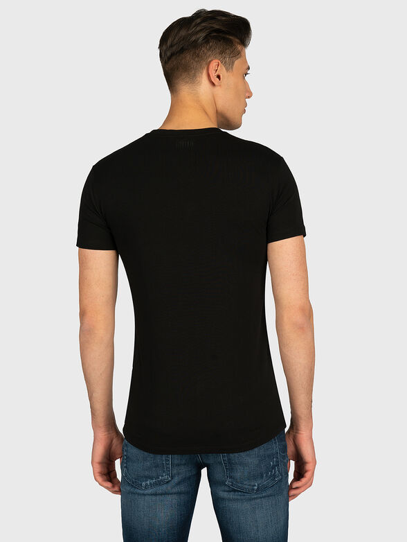 Black t-shirt with contrasting stripe - 3
