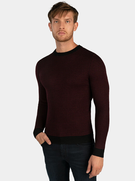 Кариран пуловер в бордо - 1