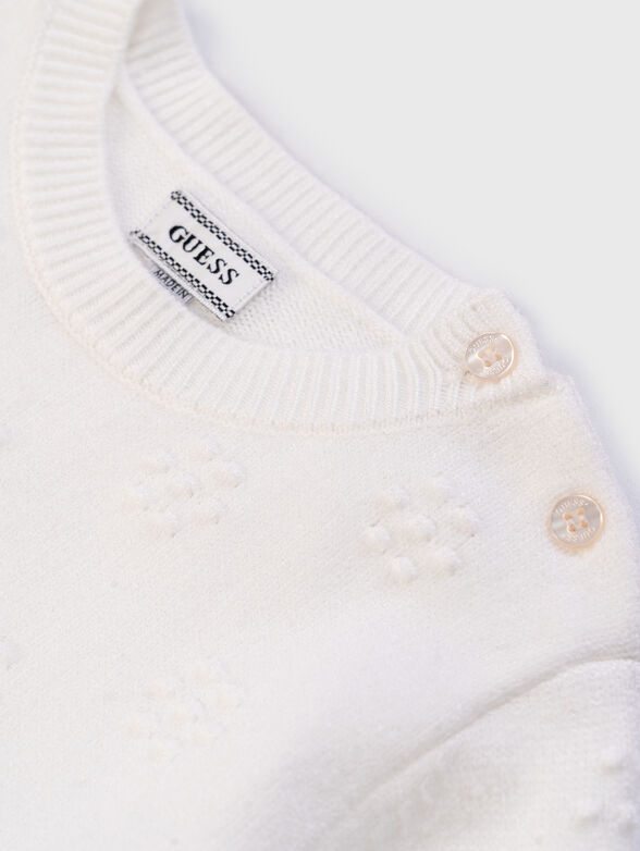 White sweater with an oval neckline - 3