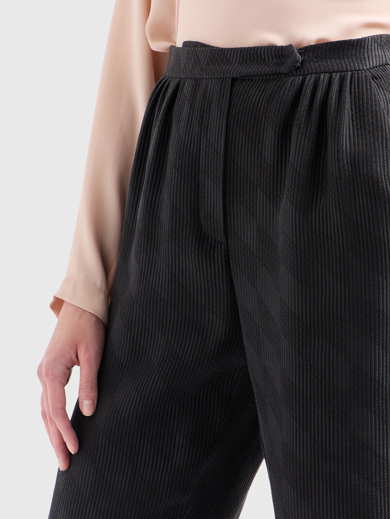 Straight trousers with print - 3