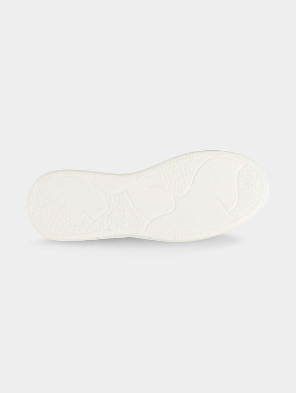 VIBO sports shoes with golden accents - 4