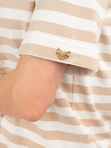 Striped V-neck T-shirt - 5