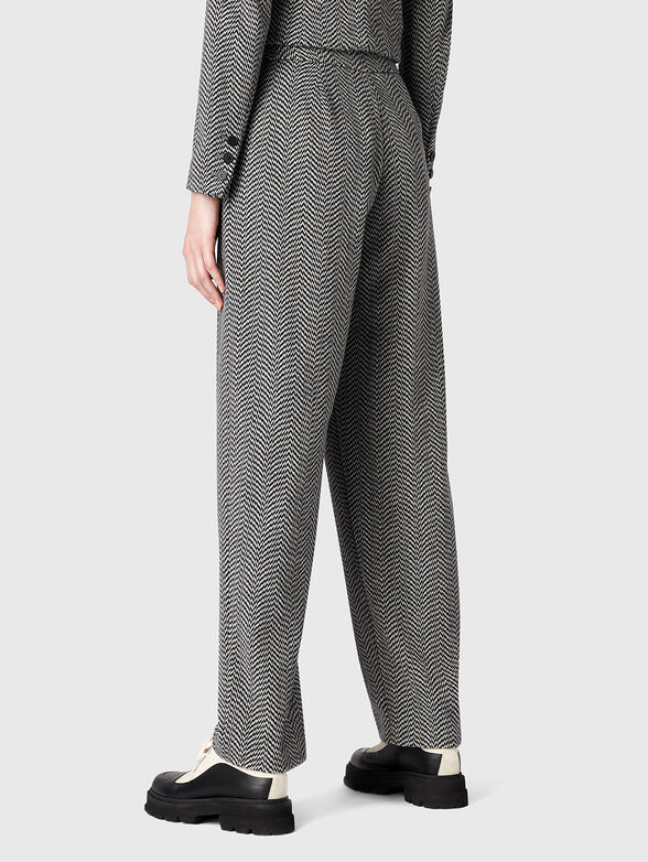 Trousers with accent pattern - 2