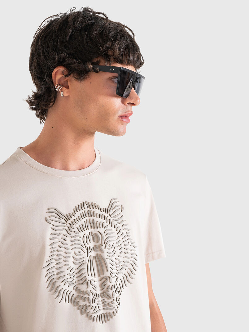 Black T-shirt with contrast print - 3