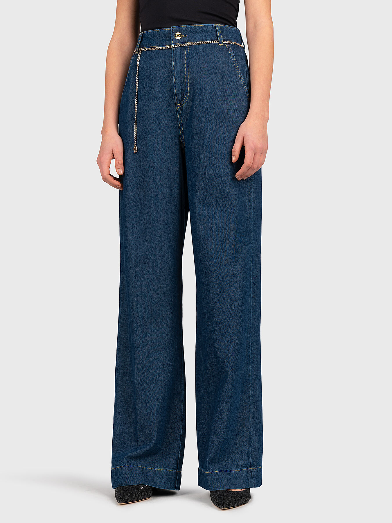 Jeans with wide legs and a metal belt brand LIU JO