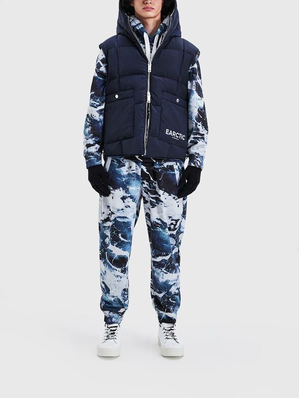 Sports trousers with accent print - 6