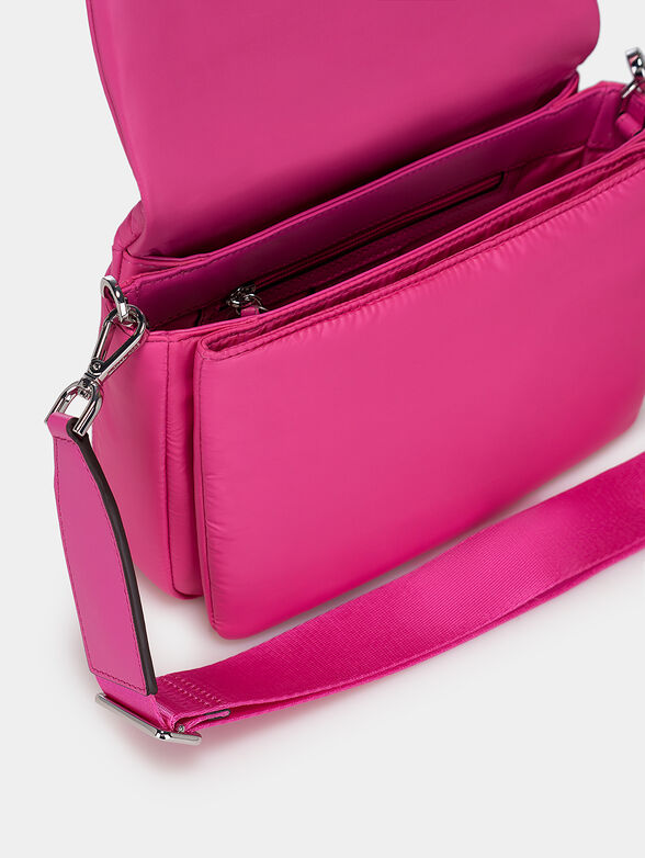 Crossbody bag in fuchsia color with logo detail - 5