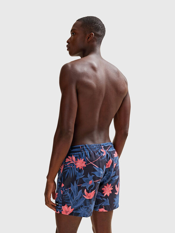 Beach shorts with floral motifs - 2
