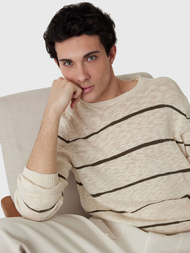 Sweater with oval neckline  - 4