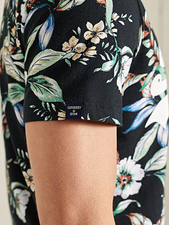 Black T-shirt with floral print - 6