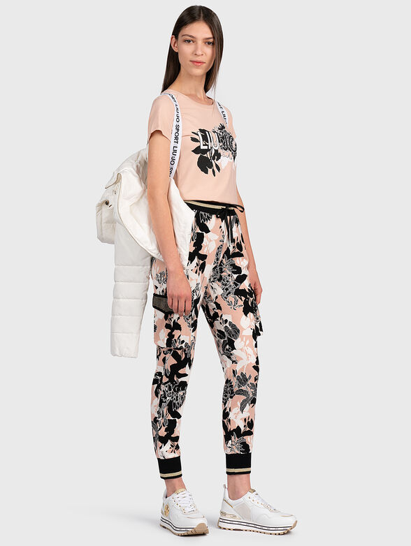 Cargo trousers with floral print - 4
