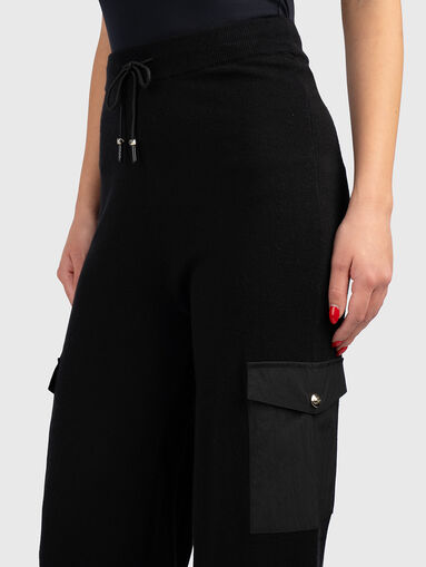 Sports pants with cargo pockets - 4