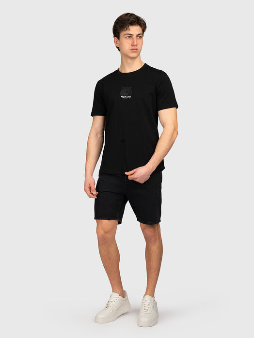 Black t-shirt